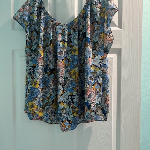 Lauren Conrad Pleated Cap Sleeve Floral Blouse - Picture 6 of 8